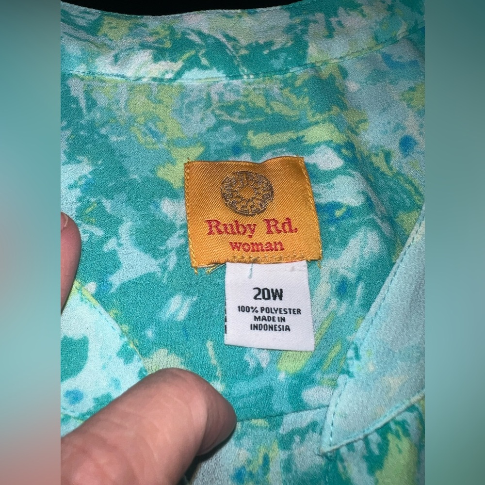 Ruby Rd Plus Size Watercolor Style Tie Front Butt… - image 6